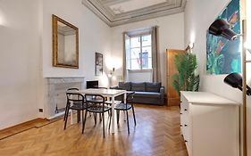 Servi Apartment By Mamo Florence